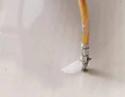 北关瓷砖空鼓维修公司专业解答在瓷砖铺贴过程中，如果使用的砂料过粗（如全部使用了粗砂），可能会导致以下问题